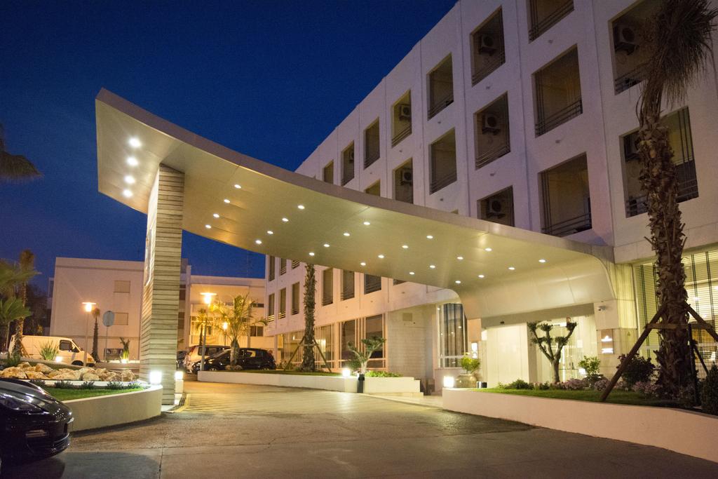 Faro Airport Transfers to Maria Nova Lounge Hotel